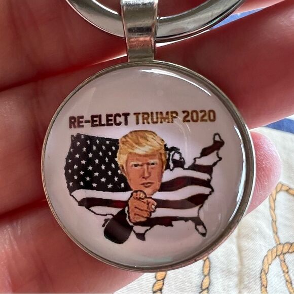 Reseller Bundle! Over 2.8 lbs TRUMP 2020 Collectible Keychains! Give as … - Picture 3 of 9